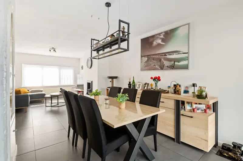 Energiezuinige, instapklare woning met 4 slaapkamers en verzorgde tuin