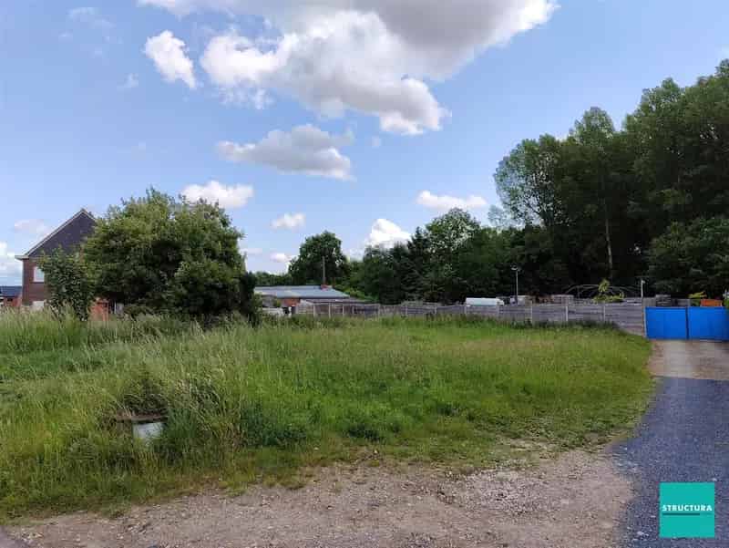 Bouwgrond voor open bebouwing op absolute voorkeursligging te Mollem!
