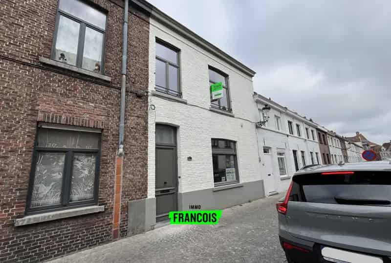 Gerenoveerde stadswoning met 3 kamers en gezellige stadskoer te centrum Brugge!