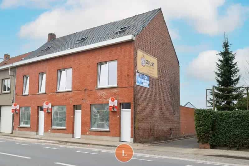 gerenoveerde gezinswoning met 3 slaapkamers en tuin in Menen