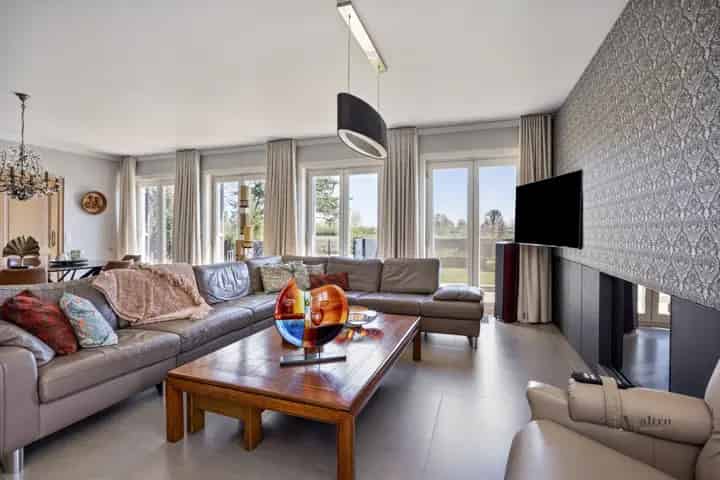 Villa te koop in Bellem