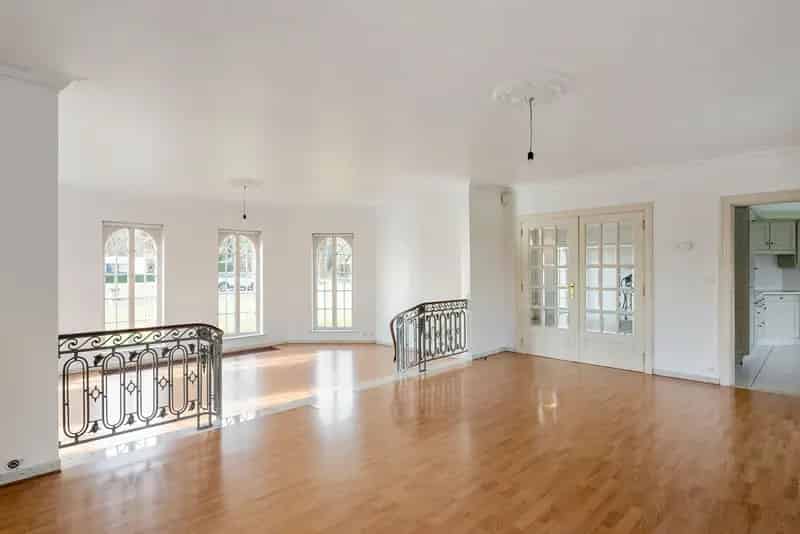 Riante villa met 4 slpk. op perceel van 2.543m²