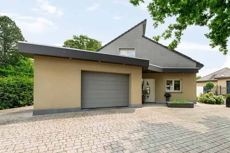 Instapklare recente woning met 3 slaapkamers en inpandige garage, met achterliggend weiland