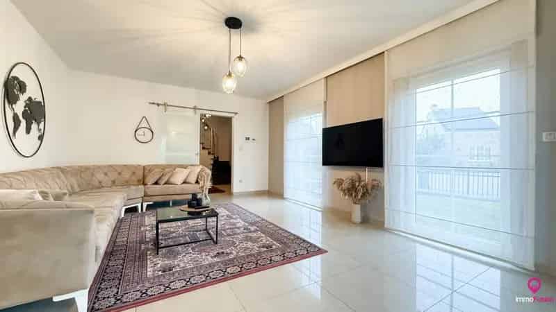 Ruime recente woning met 4 slaapkamers op ideale ligging!