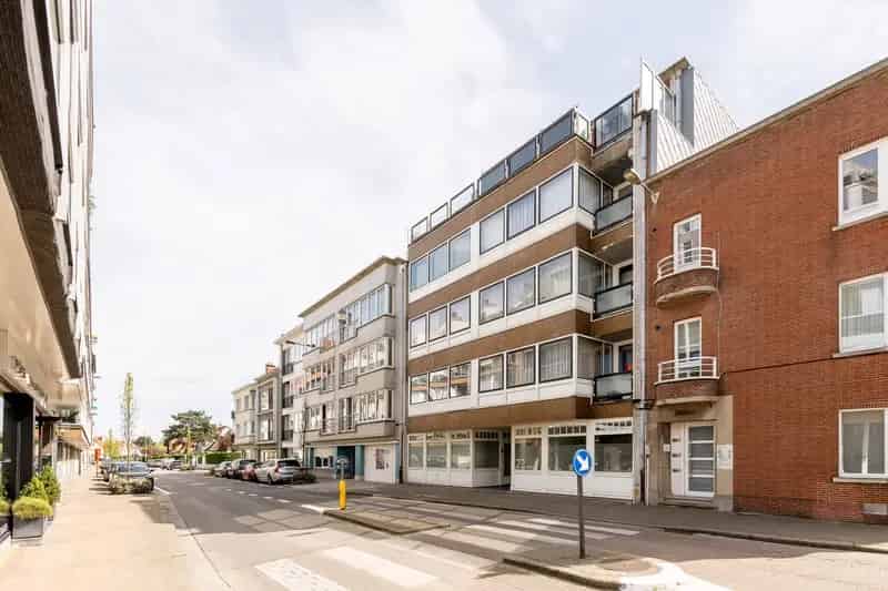 Ruim appartement te koop Knokke met parkeerplaats