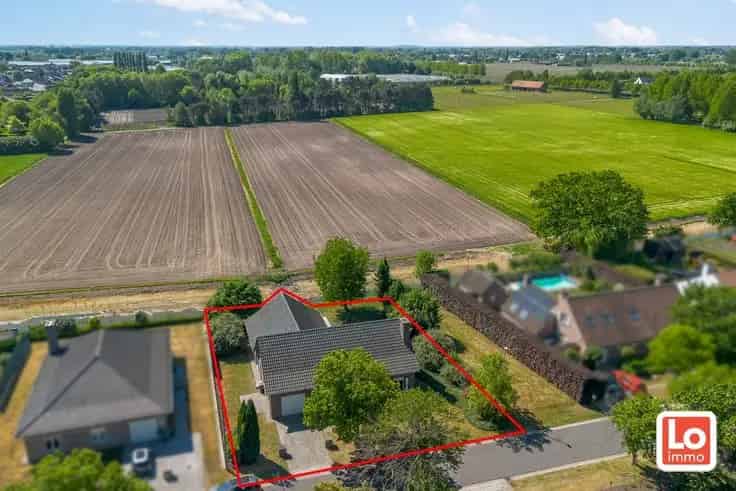 Ruime Villa Te Renoveren Met Garage