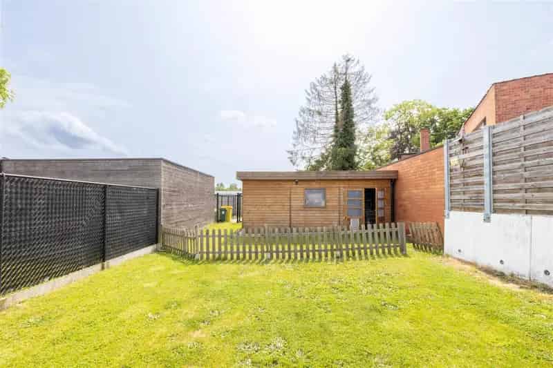 Woning met 3 slaapkamers, tuin en dubbele garage