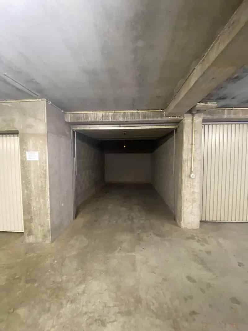 Gesloten garagebox in Duinbergen