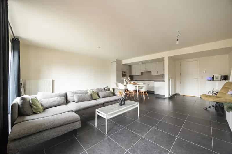 Verrassend Ruime Gezinswoning Met Terras, Tuin En Ondergrondse Autostaanplaats.