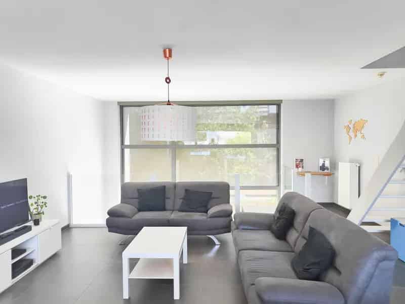 Moderne gezinswoning in doodlopende straat te Denderleeuw.