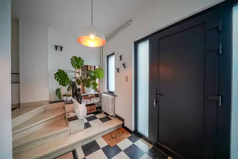 Instapklare hoekwoning met 4 slaapkamers en 4 garages