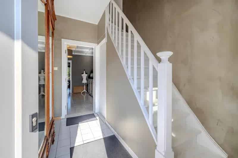 Woning met 2 / 3 slpk, 2 bdk en werkplaats op 580m²