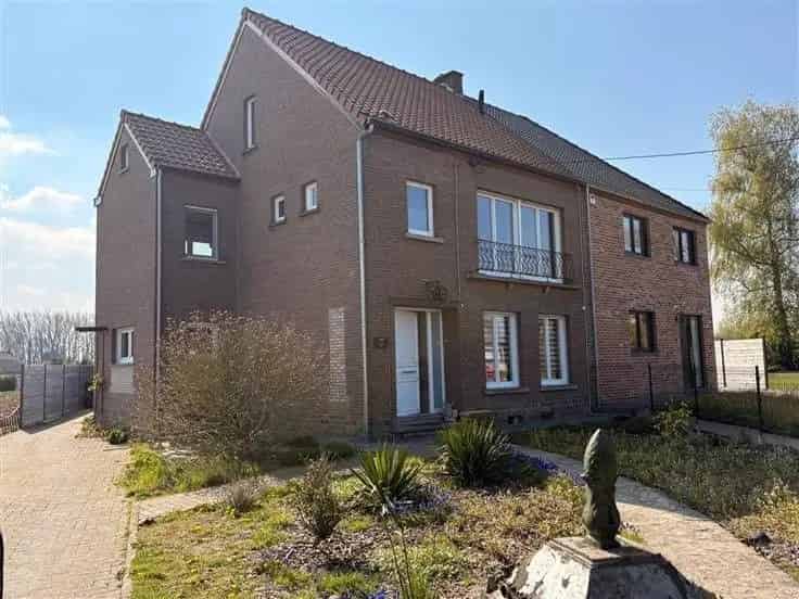 Huis Te Koop Geraardsbergen: Instapklare HOB met 2 Badkamers