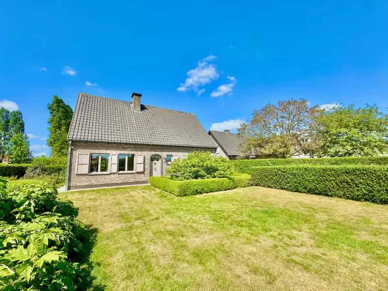 Ruim Huis te Koop in Sleidinge 6 Slaapkamers Grote Tuin