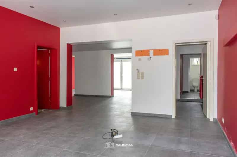 Commercieel gelegen (handels)woning met tuintje...