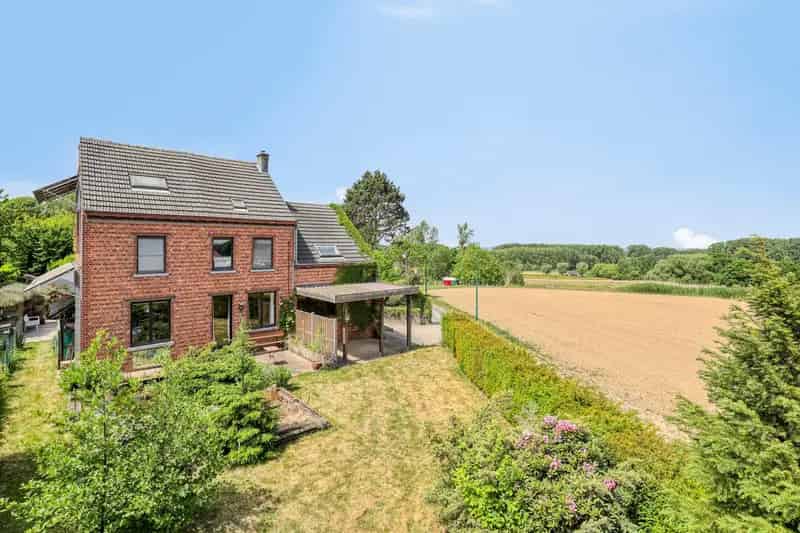 Charmante, deels te renoveren woning in landelijke omgeving