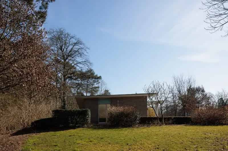 Architecturale woning op een perceel van ca. 6.395 m²