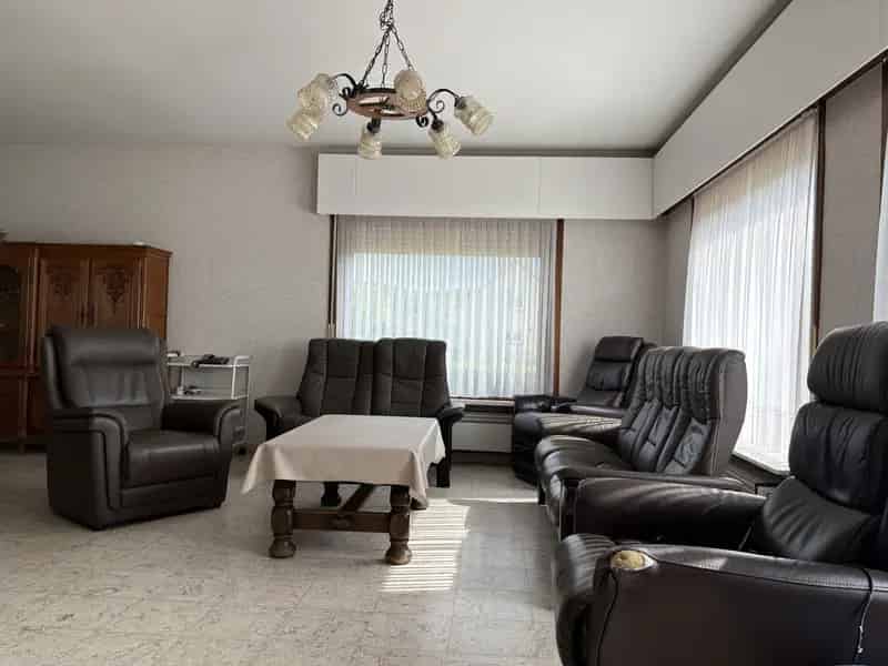 Te renoveren gelijkvloerse woning in groene omgeving