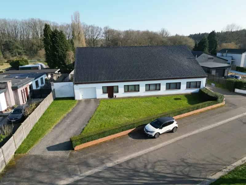 ZEER RUIME WONING MET LOODS TE KOOP - ZUTENDAAL