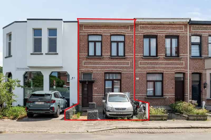 Te renoveren woning met 3 slaapkamers te Deurne