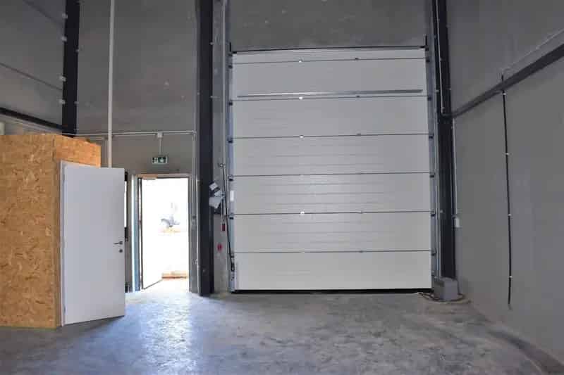 Recent magazijn (150 m²) te Oeselgem