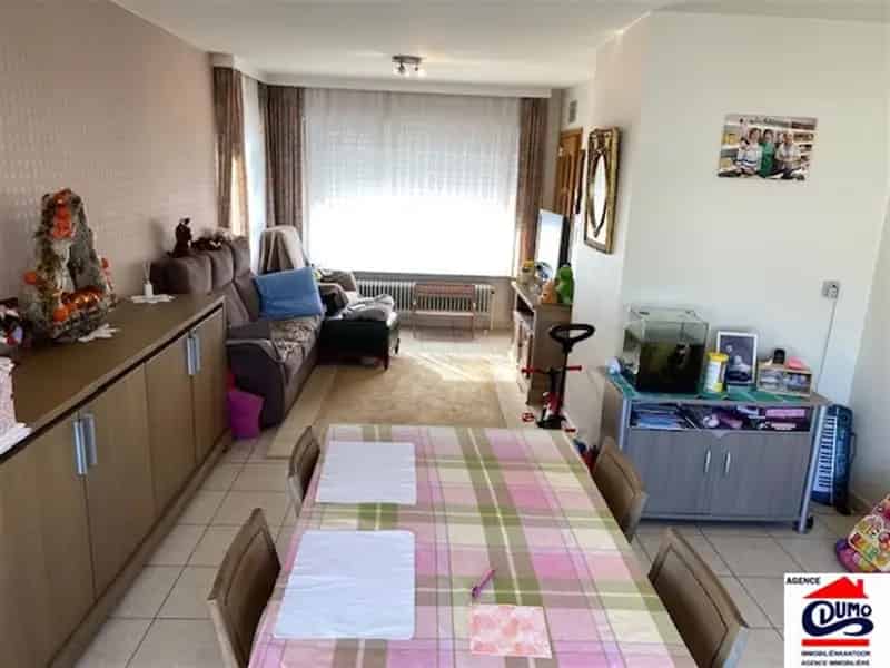 Goed gelegen half open bebouwing met 4 slaapkamers en garage
