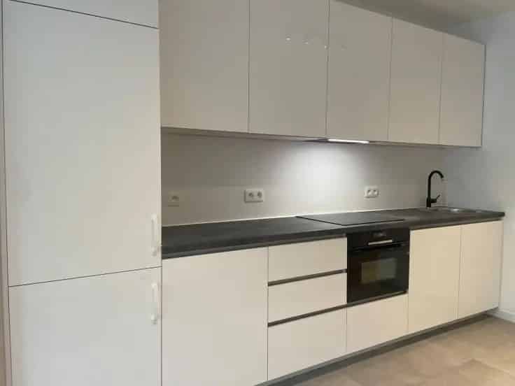 Appartement te Koop Mortsel: 2 Slaapkamers, Terras, Volledig Gerenoveerd