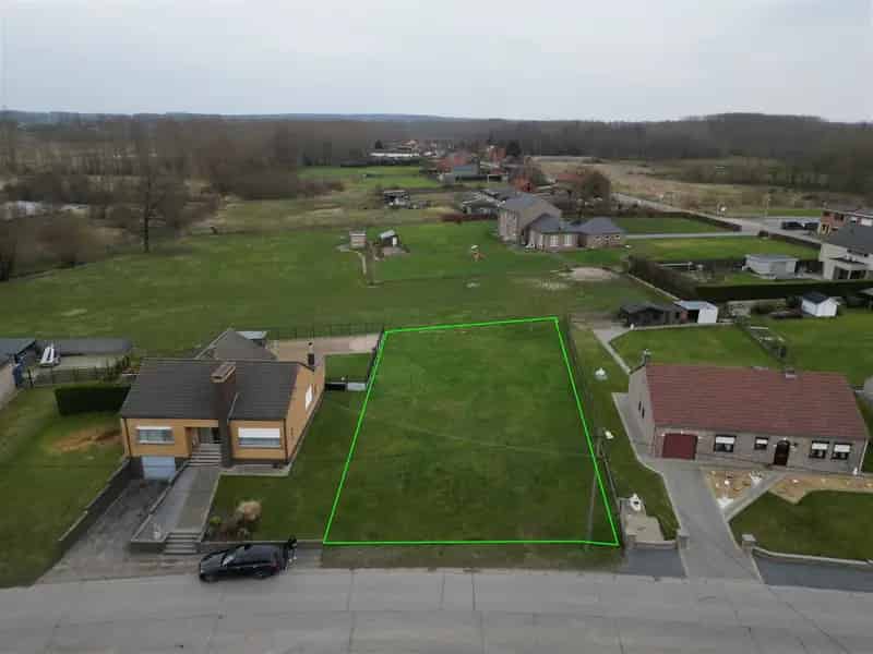 GOED GELEGEN BOUWGROND GESCHIKT VOOR OPEN BEBOUWING IN SINT-TRUIDEN