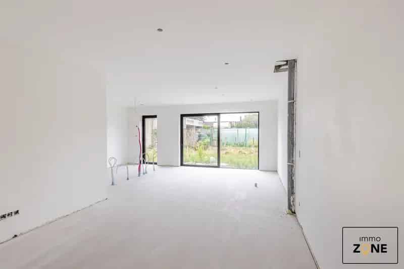 Halfopen nieuwbouwwoning in rustig binnengebied
