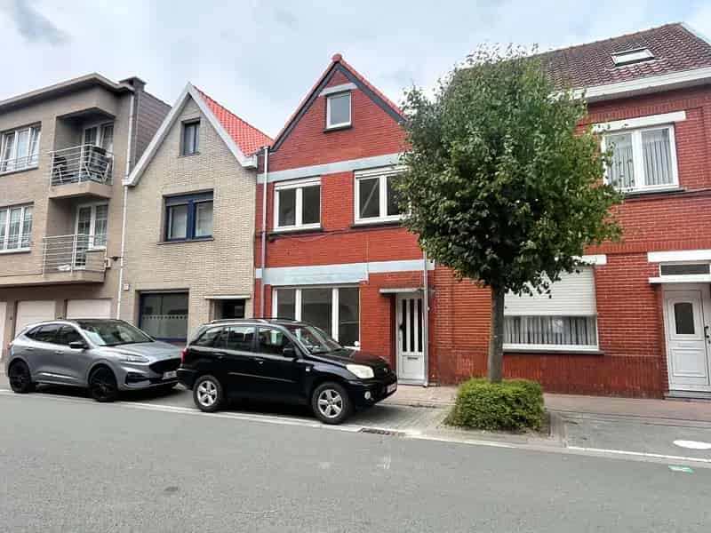 Ruime en centraal gelegen rijwoning te Heist-aan-Zee.