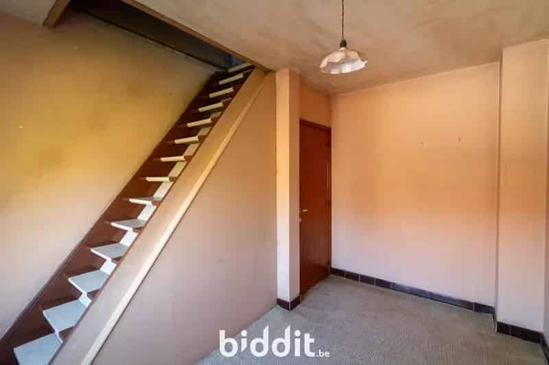 LOT 3: MOOI GELEGEN TE RENOVEREN HUIS