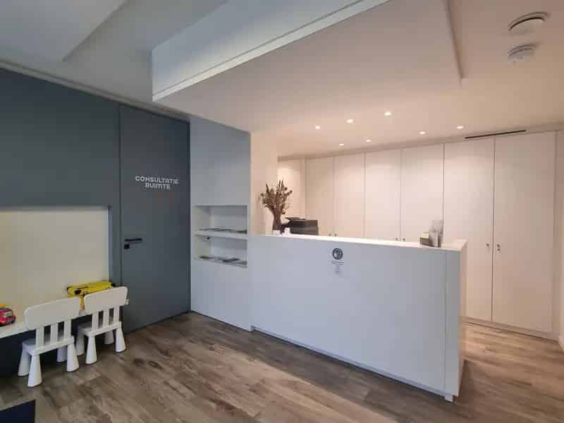 Handelspand met mogelijkheid om te renoveren tot appartement