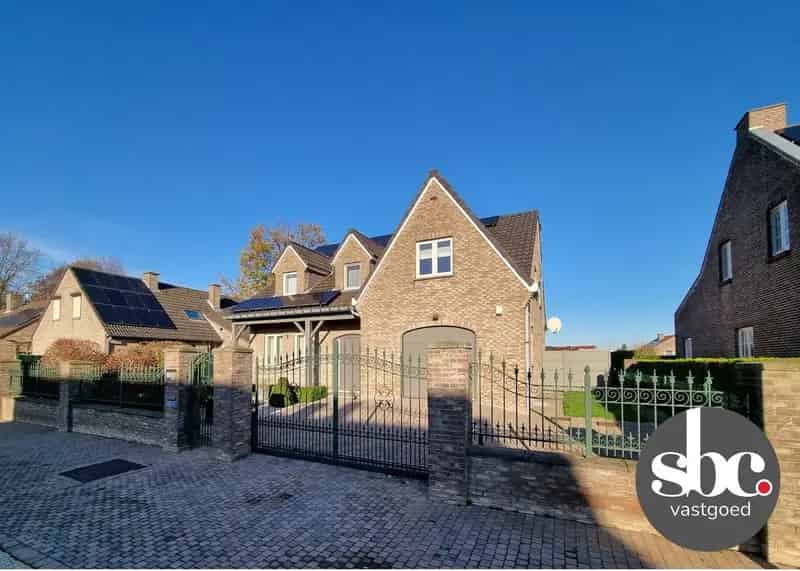 Prachtig landhuis met 4 slpks