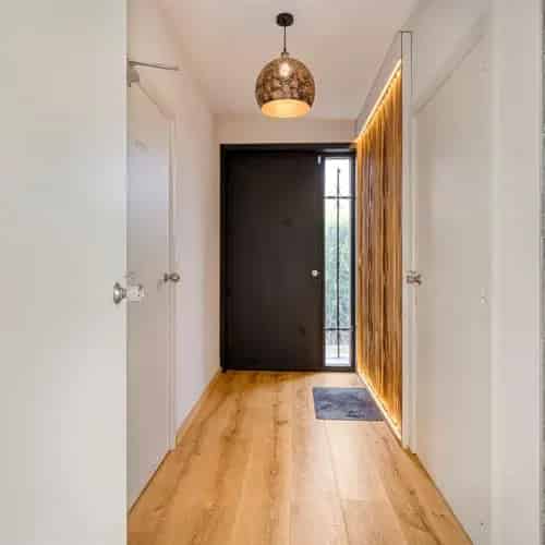 Karaktervolle gerenoveerde statige villa nabij Spuikom te koop