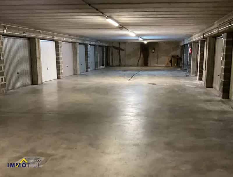 Gesloten garagebox in centrum Asse!