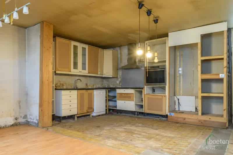 BEVEREN AAN DE IJZER: Renovatieproject en/of (deels) te slopen woonhuis met zuidgerichte tuin op 279m² grondopp.