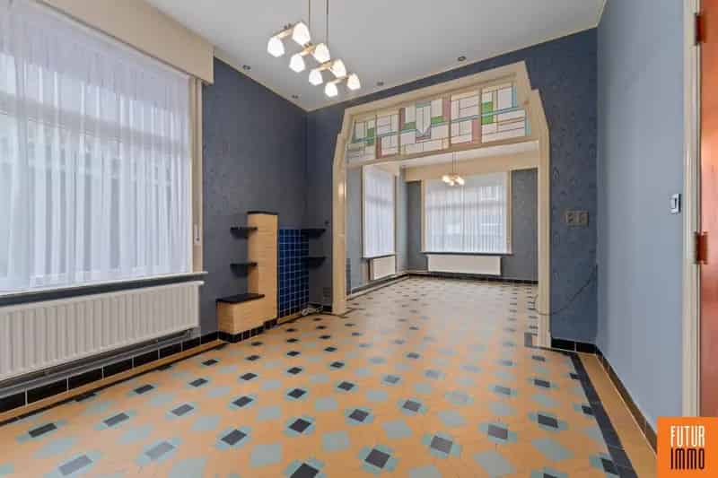 Half open art-decohuis met diepe tuin en uitweg