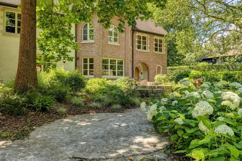 Riante villa met prachtige tuin en praktijk ruimte