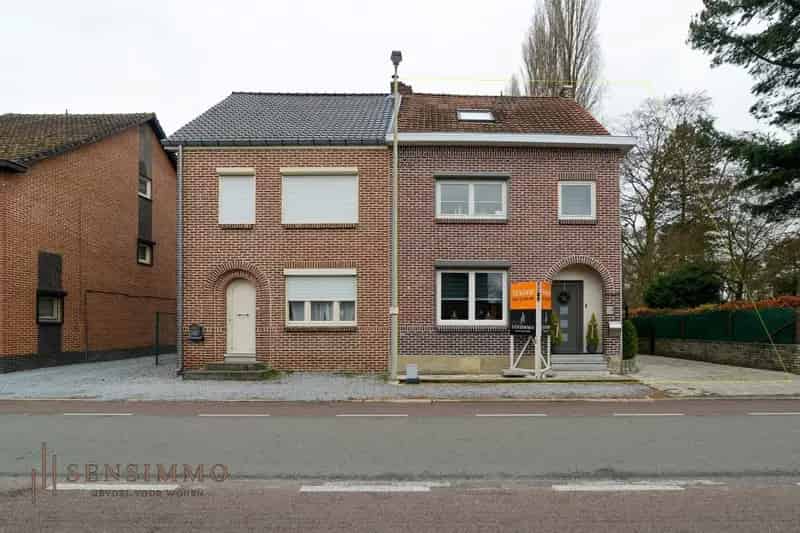 Instapklare half open bebouwing met 4 slaapkamers  in Dilsen-Stokkem