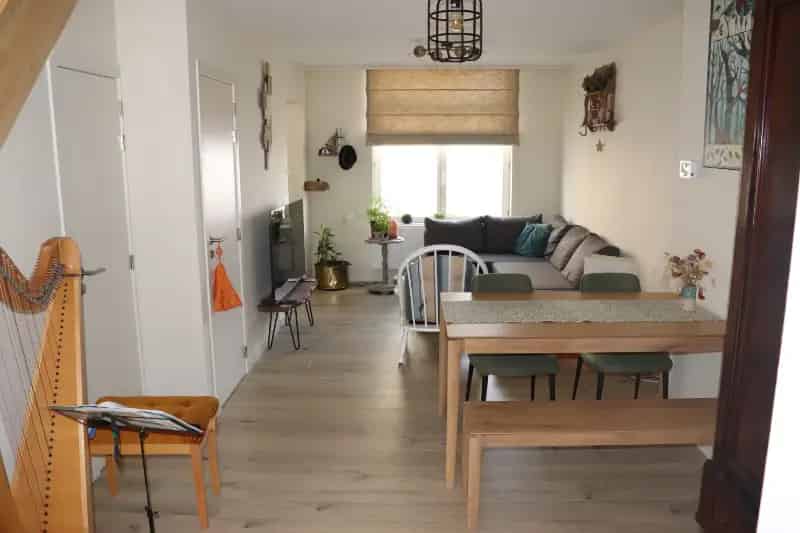 Gezellige en knusse rijwoning met 2 SLK en koer