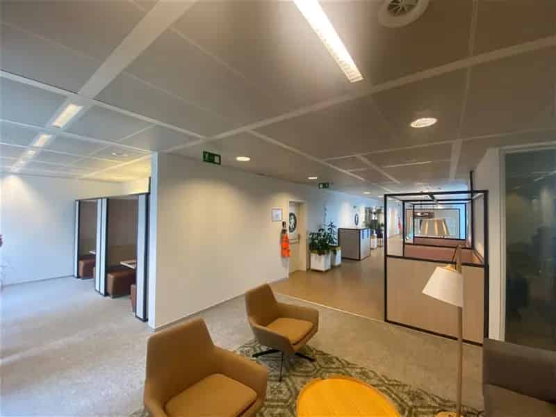 Volledig ingericht kantoor in kantorencomplex Zuiderpoort