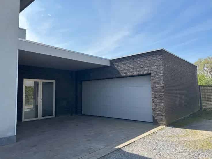 Huis Te Koop: Ruime Instapklare Woning met Tuin en Dubbele Garage
