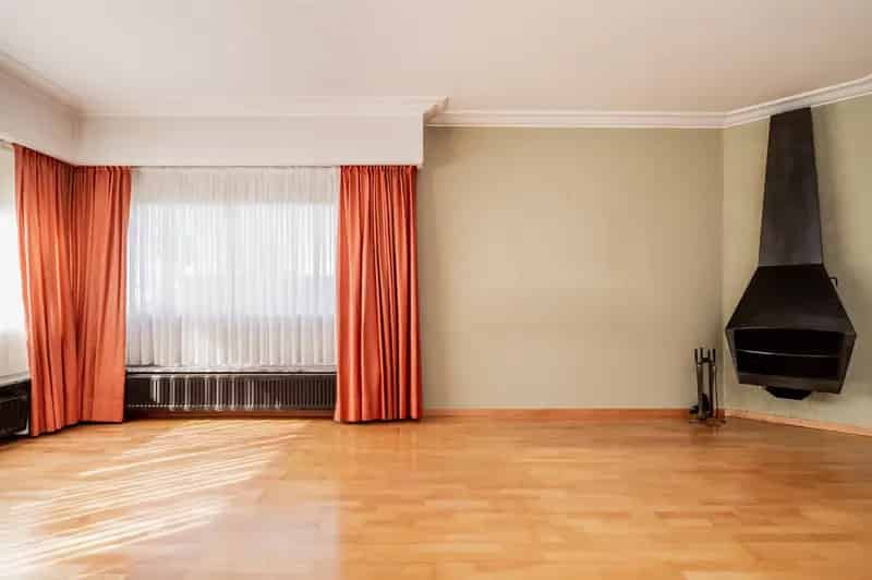 Gelijkvloers app met 2 slpk, terras en garage (€ 25.000)