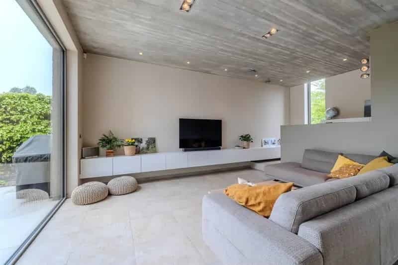 Vrijstaande energiezuinige woning met 4 slpks op 9a67