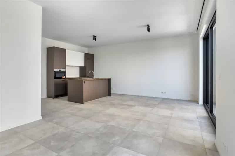 Centraal gelegen appartement met 2 slaapkamers en terras te huur!