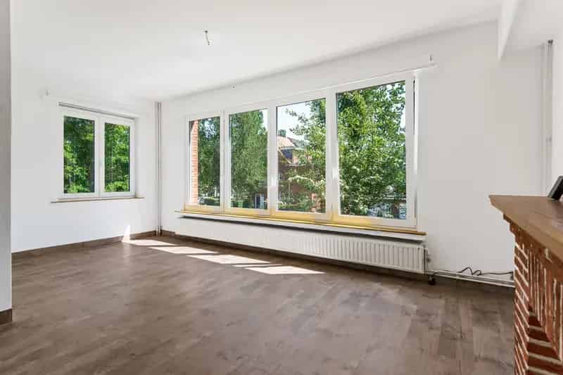 Energiezuinig en lichtrijk appartement met 2 slaapkamers op een gunstige locatie te Schoten.