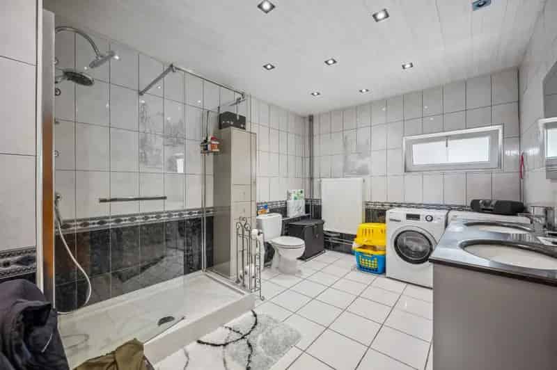 Charmante halfopen woning uit ca. 1900, volledig gerenoveerd in de afgelopen 25 jaar en instapklaar