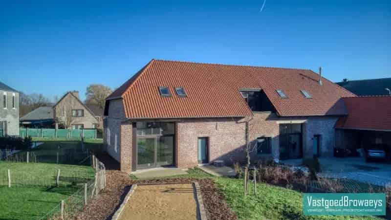Karaktervolle zorgwoning met alle comfort gelegen in woonerf Ter Roosebeke