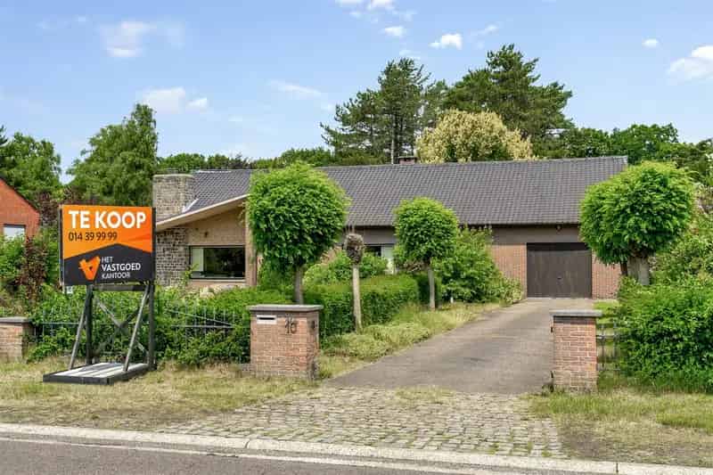 GELIJKVLOERSE WONING OP 2283M2 OP RESIDENTIËLE LIGGING