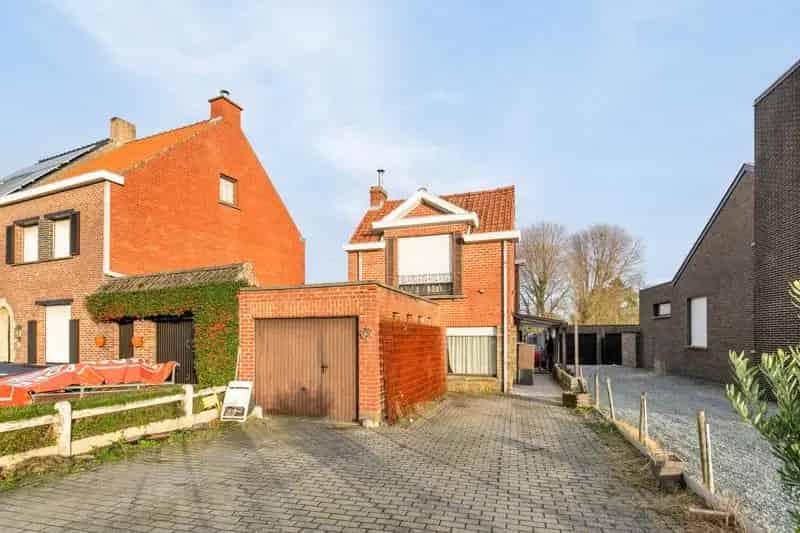 Grondig te renoveren gezinswoning Sint Baafs Vijve